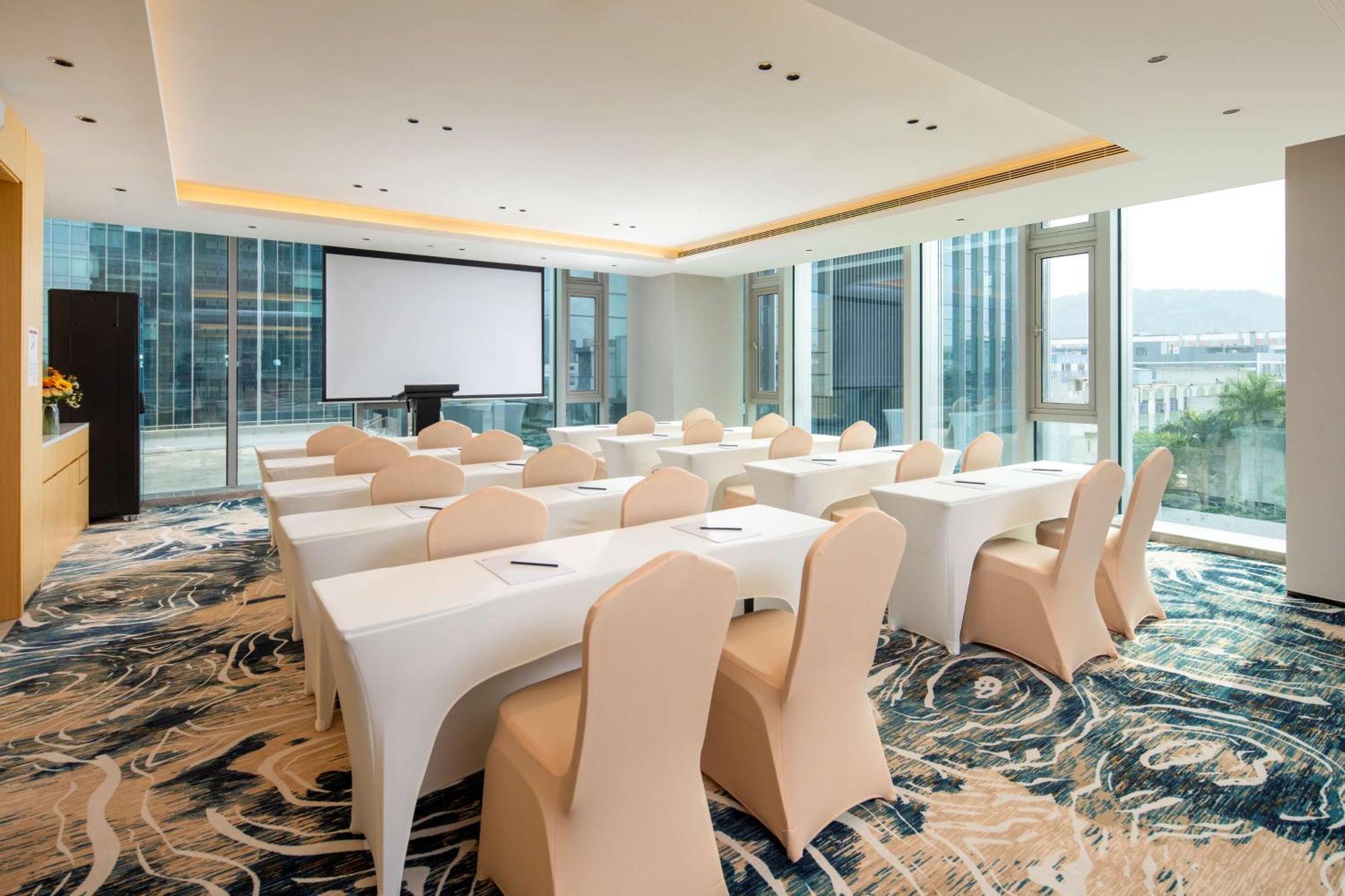 Hilton Garden Inn Shenzhen Airport,Enjoy 24-Hour One Way Free Delivery From Hotel To Shenzhen Baoan Airport On The Hour Extérieur photo